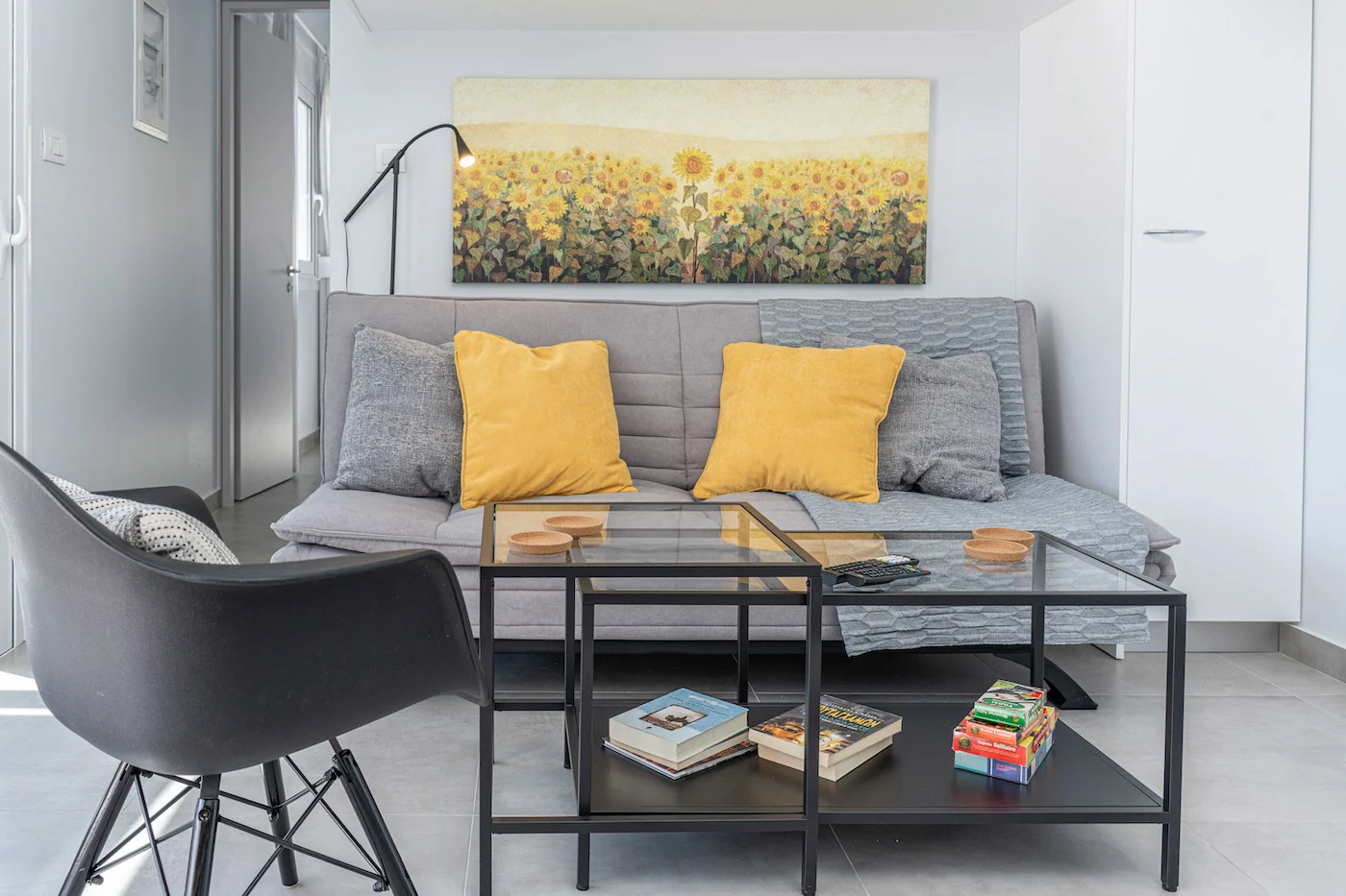 Spacious living room with sea view – Apartment 2 Beach House Kefalonia